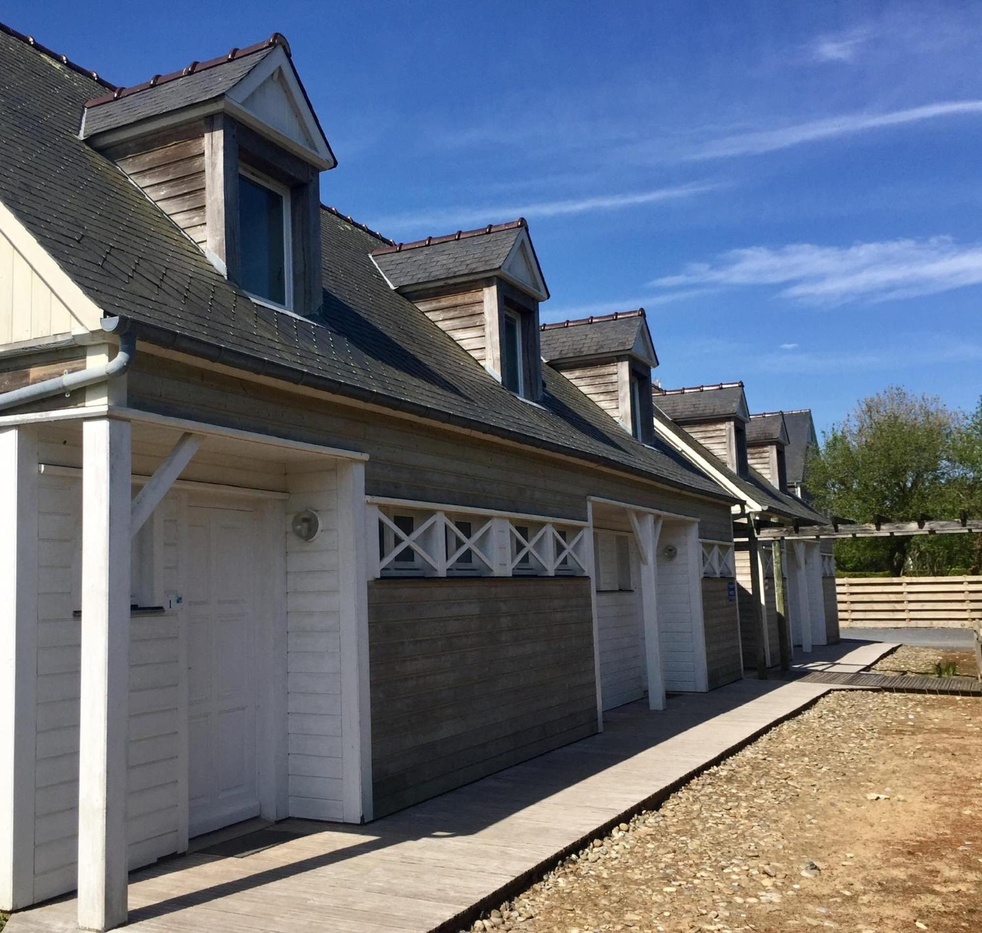 Hotel La Sapinière Saint-Laurent-sur-Mer Esterno foto