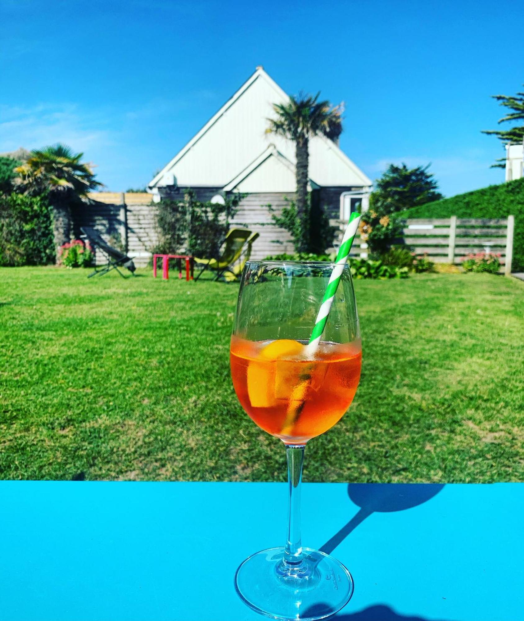 Hotel La Sapinière Saint-Laurent-sur-Mer Esterno foto
