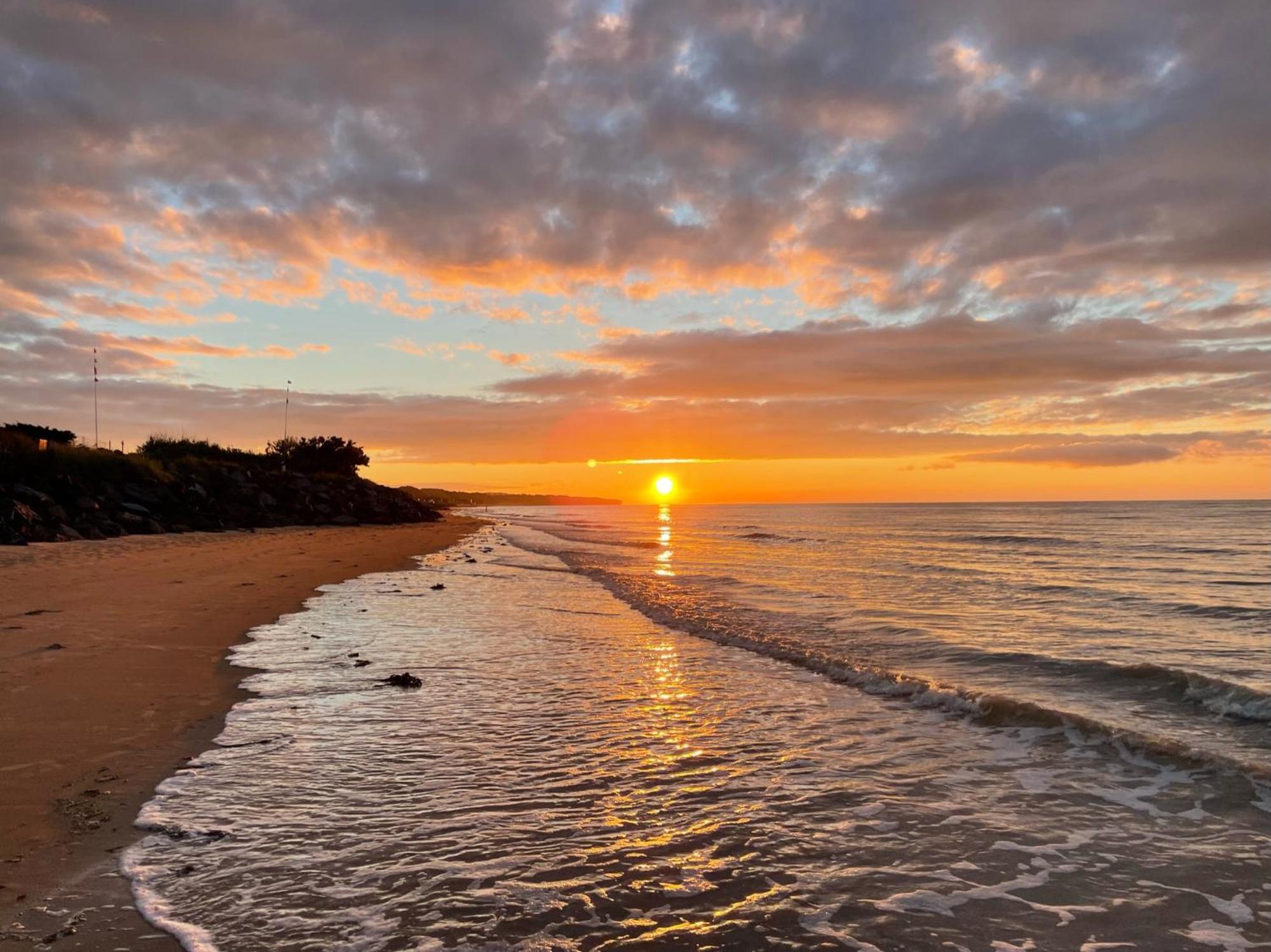 Hotel La Sapinière Saint-Laurent-sur-Mer Esterno foto